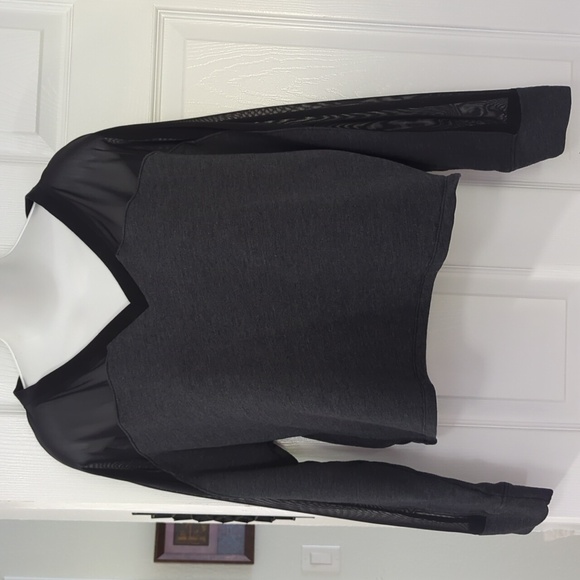 Victoria Sport Cropped Top Women’s Large Gray Long Sleeve Sheer Mesh Comfort - Picture 1 of 6
